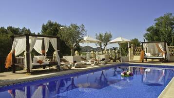 Outdoor pool, sun loungers