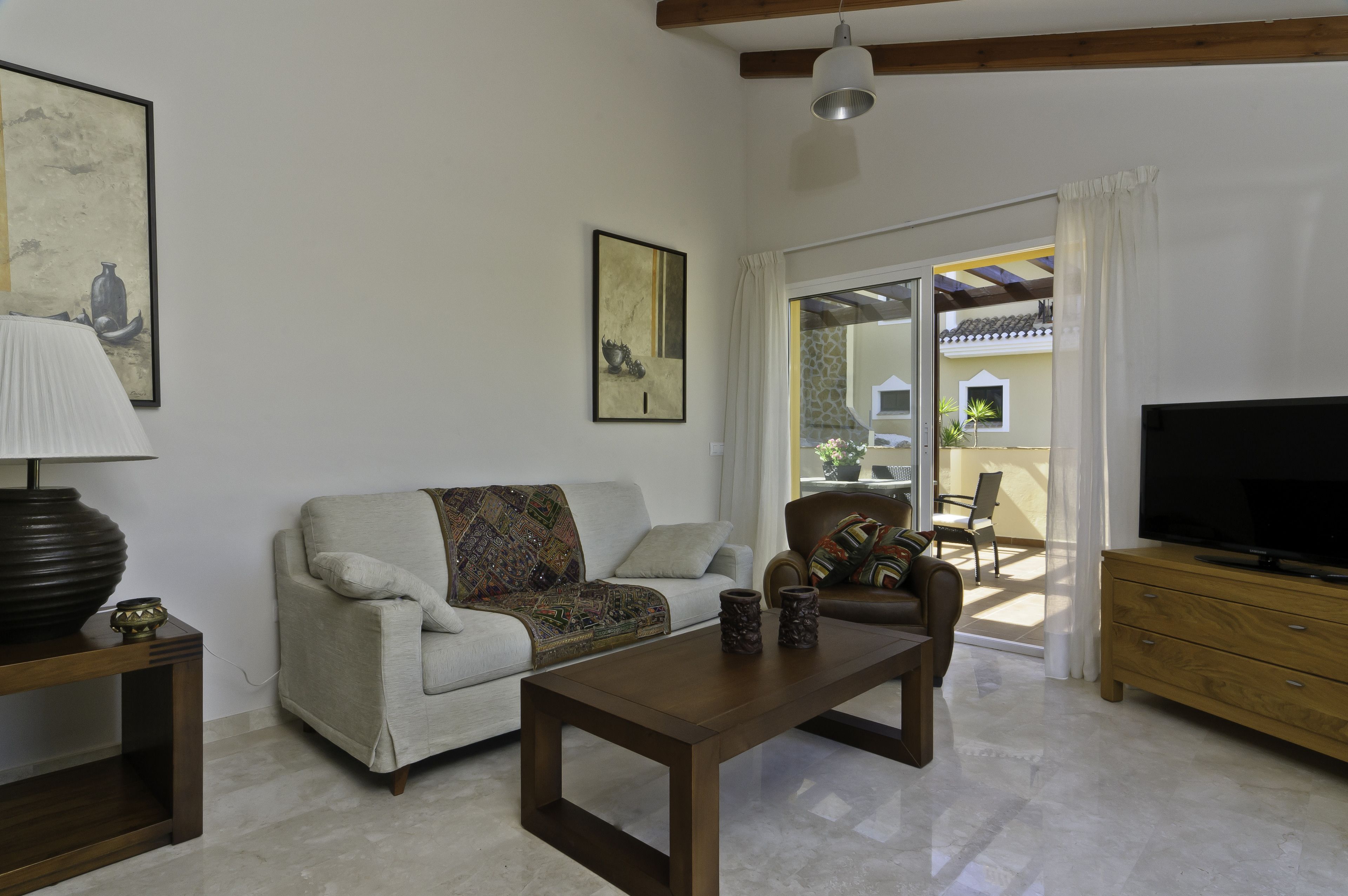 luxury apartment, 2 bedrooms | living room | flat-screen tv