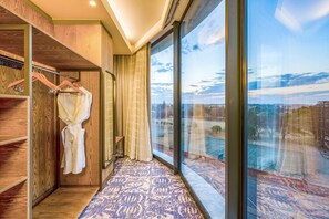 1 bedroom, premium bedding, in-room safe, desk - Radisson Hotel and Convention Centre OR Tambo Airport (Kempton Park)