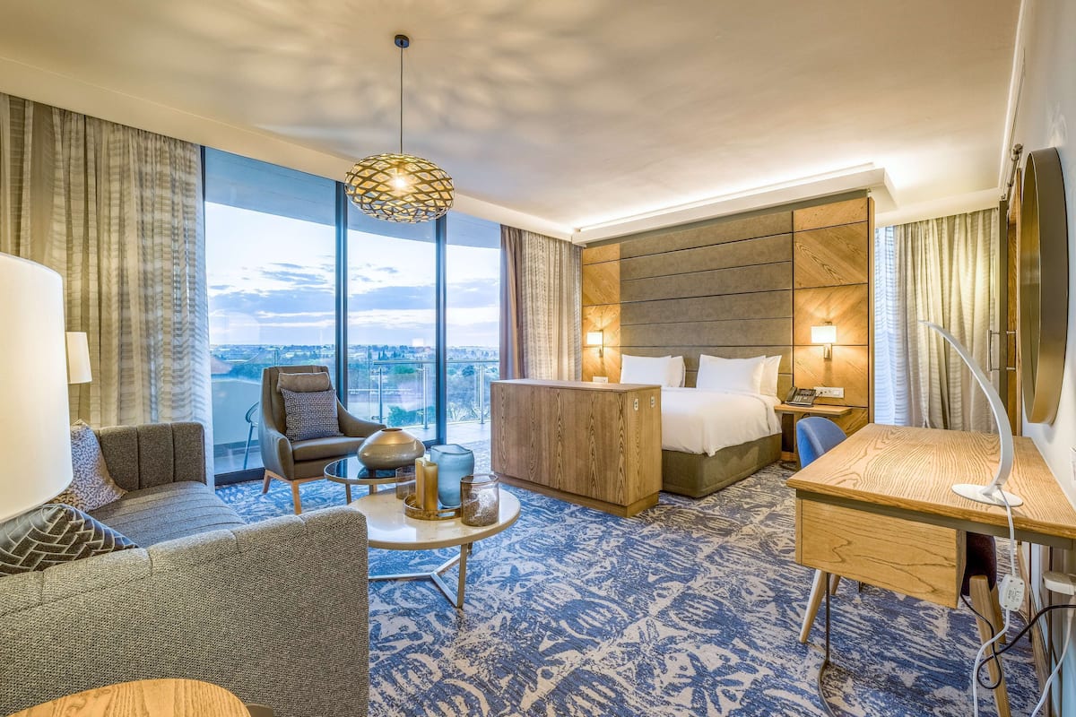 Suite junior | 1 dormitorio, ropa de cama de alta calidad, caja fuerte y escritorio