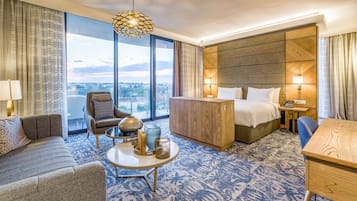 Junior suite | 1 slaapkamer, luxe beddengoed, een kluis op de kamer, een bureau