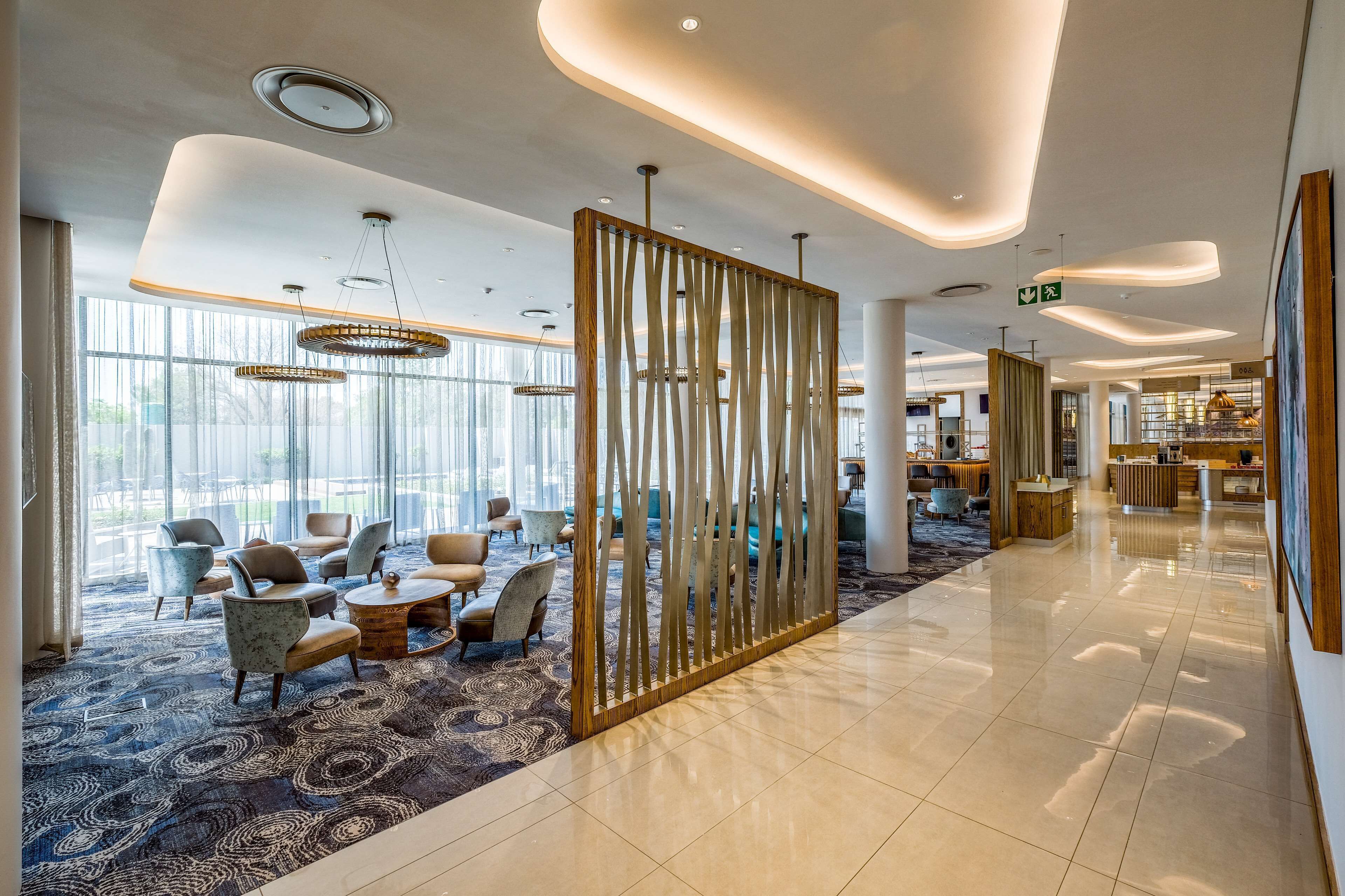 2 bars/lounges, 3 poolside bars