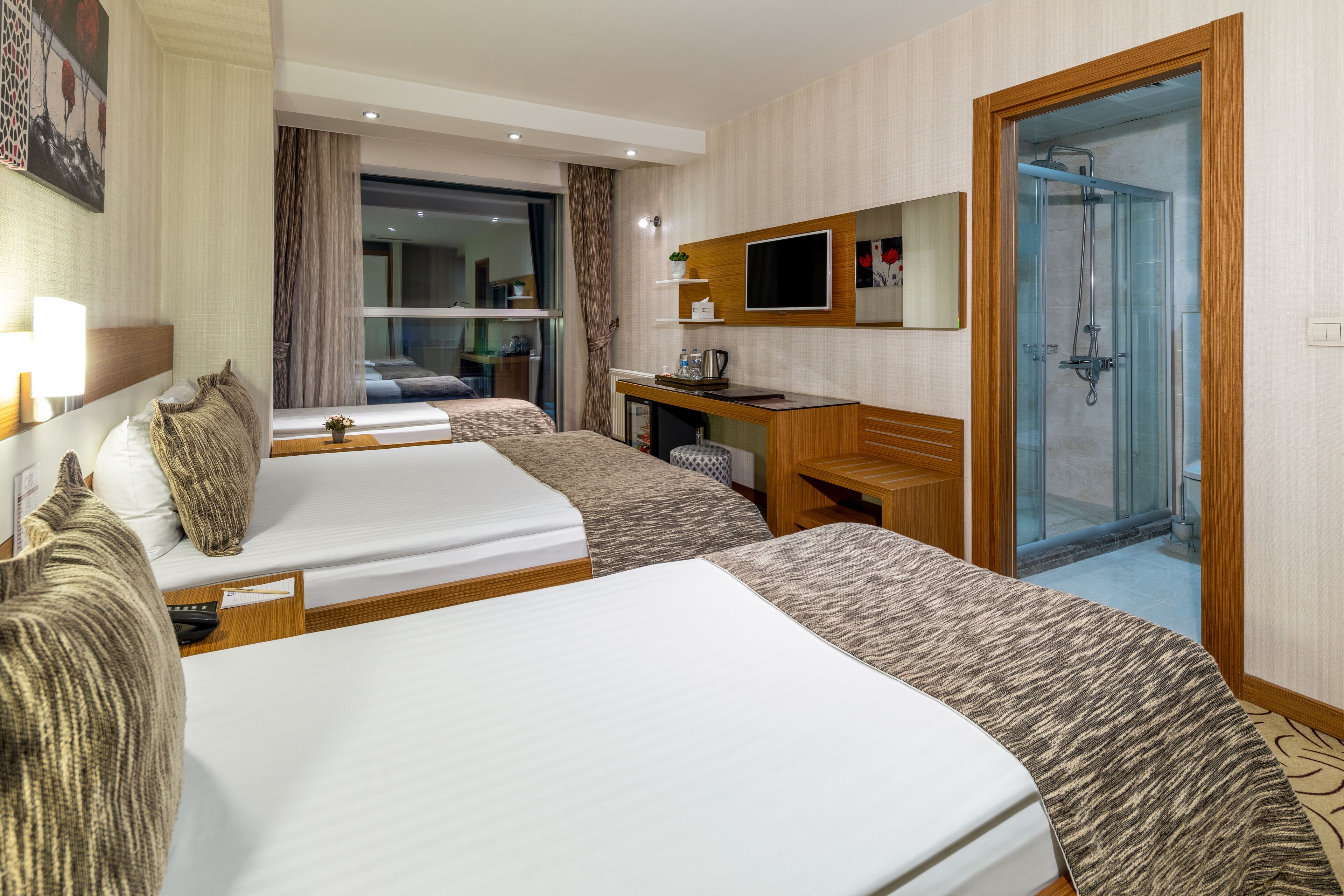 classic triple room, 1 bedroom, non smoking | memory-foam beds, minibar, in-room safe, desk