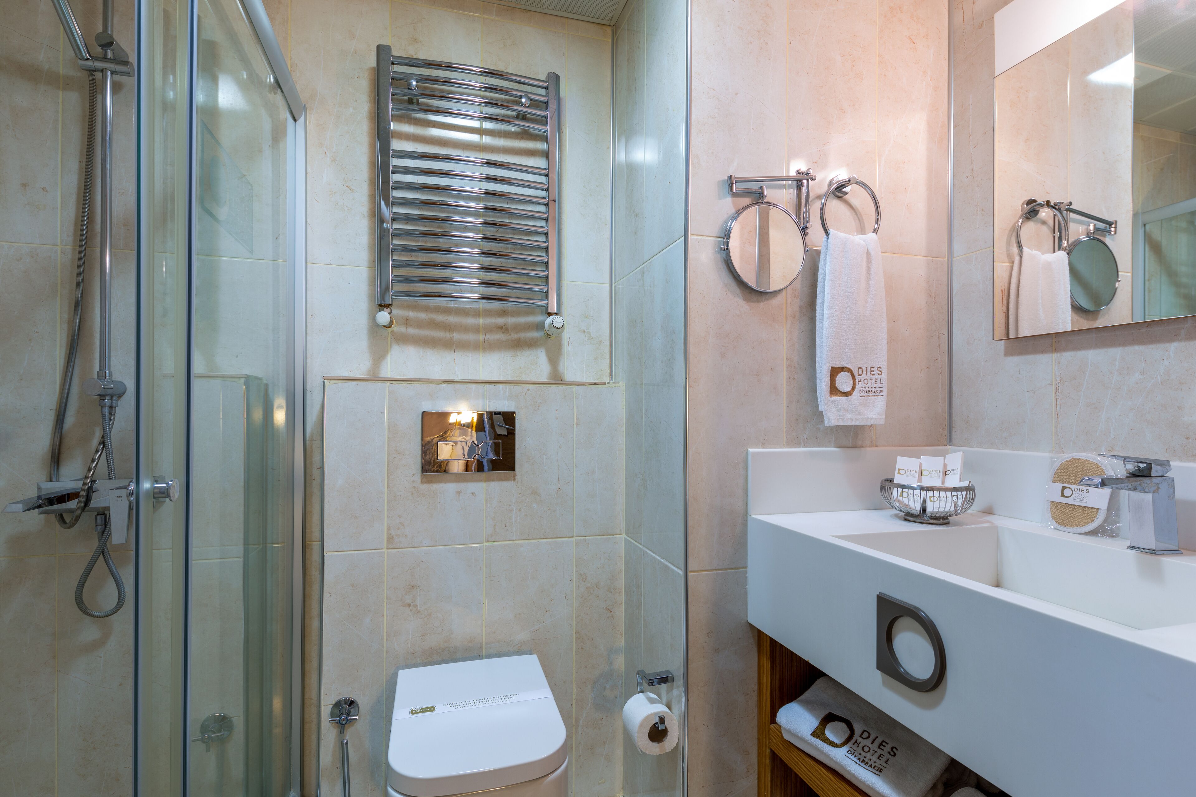 shower, rainfall showerhead, free toiletries, hair dryer