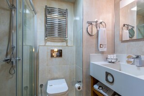 Dusche, Regendusche, kostenlose Toilettenartikel, Haartrockner