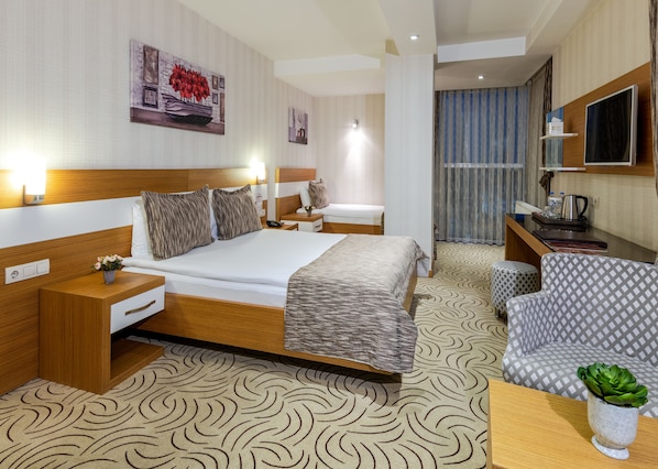 Betten mit Memory-Foam-Matratzen, Minibar, Zimmersafe, Schreibtisch