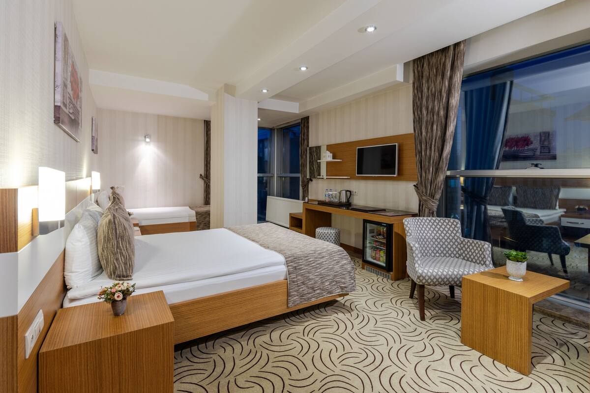 Memory foam beds, minibar, in-room safe, desk