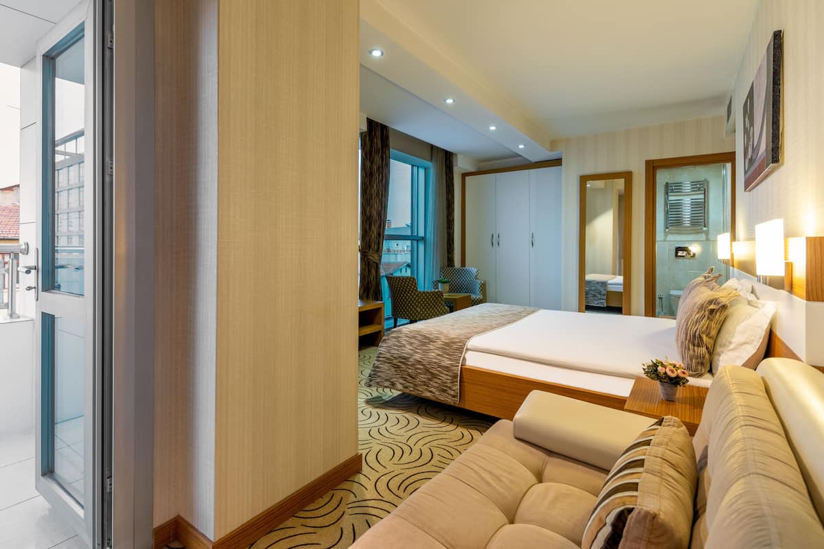 standard single room | memory-foam beds, minibar, in-room safe, desk