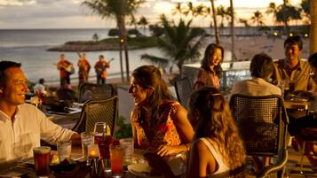 2 restaurants, breakfast, lunch, dinner served; Hawaiian cuisine