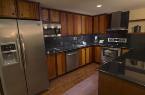 Microwave, coffee/tea maker, cookware/dishes/utensils - Aulani, Disney Vacation Club Villas (Kapolei)