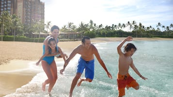 Playa privada en los alrededores, camas de playa