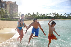 Private beach nearby, beach cabanas, sun loungers, snorkeling - Aulani, Disney Vacation Club Villas (Kapolei)