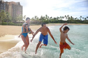 Playa privada en los alrededores, camas de playa