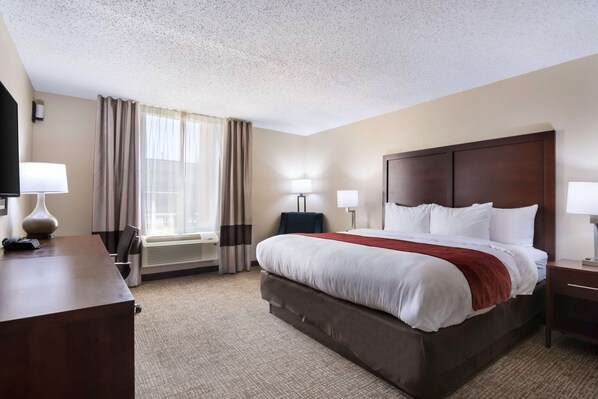 Standard Room, 1 King Bed, Non Smoking | Desk, laptop workspace, blackout drapes, iron/ironing board