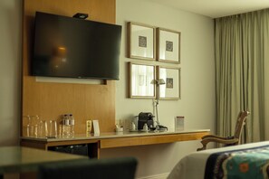 Frida Khalo (Sauna) | Premium bedding, in-room safe, desk, laptop workspace - Maria Condesa (Mexico City)