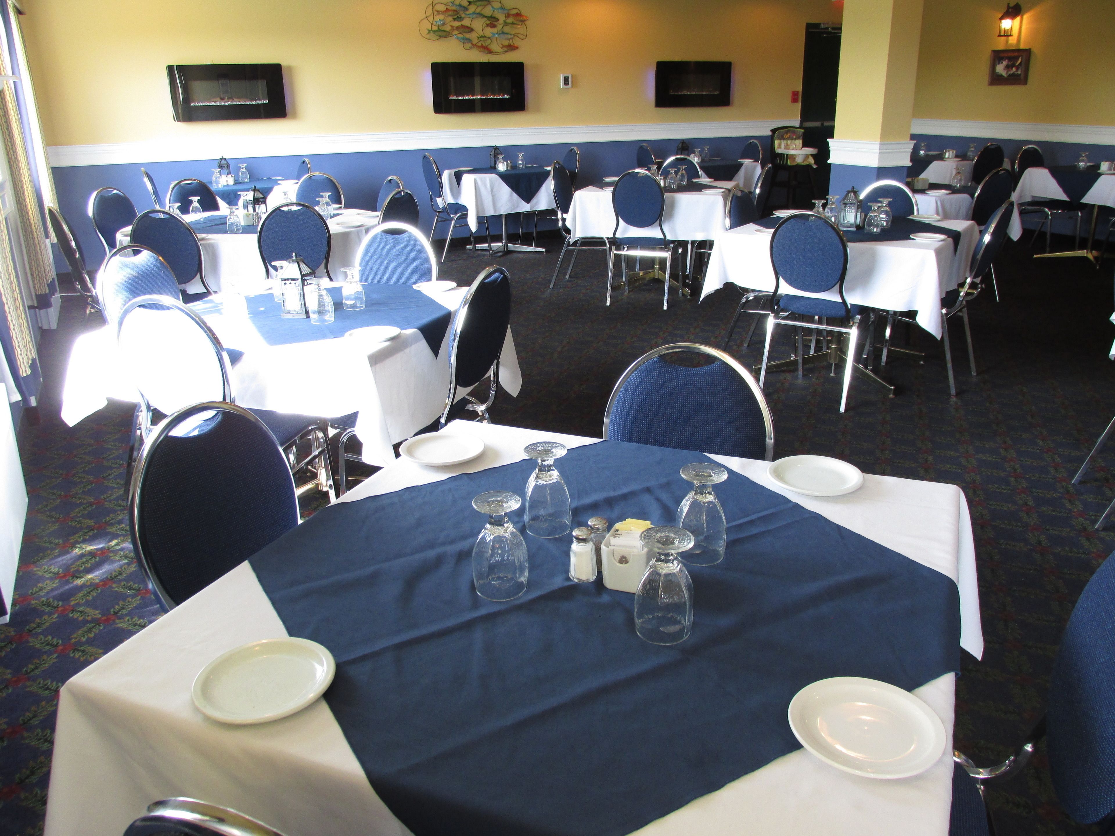 breakfast, lunch and dinner served