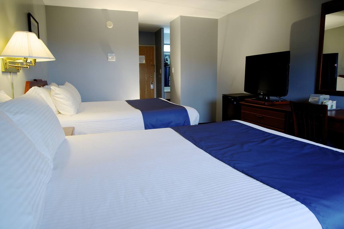 1 bedroom, premium bedding, desk, soundproofing