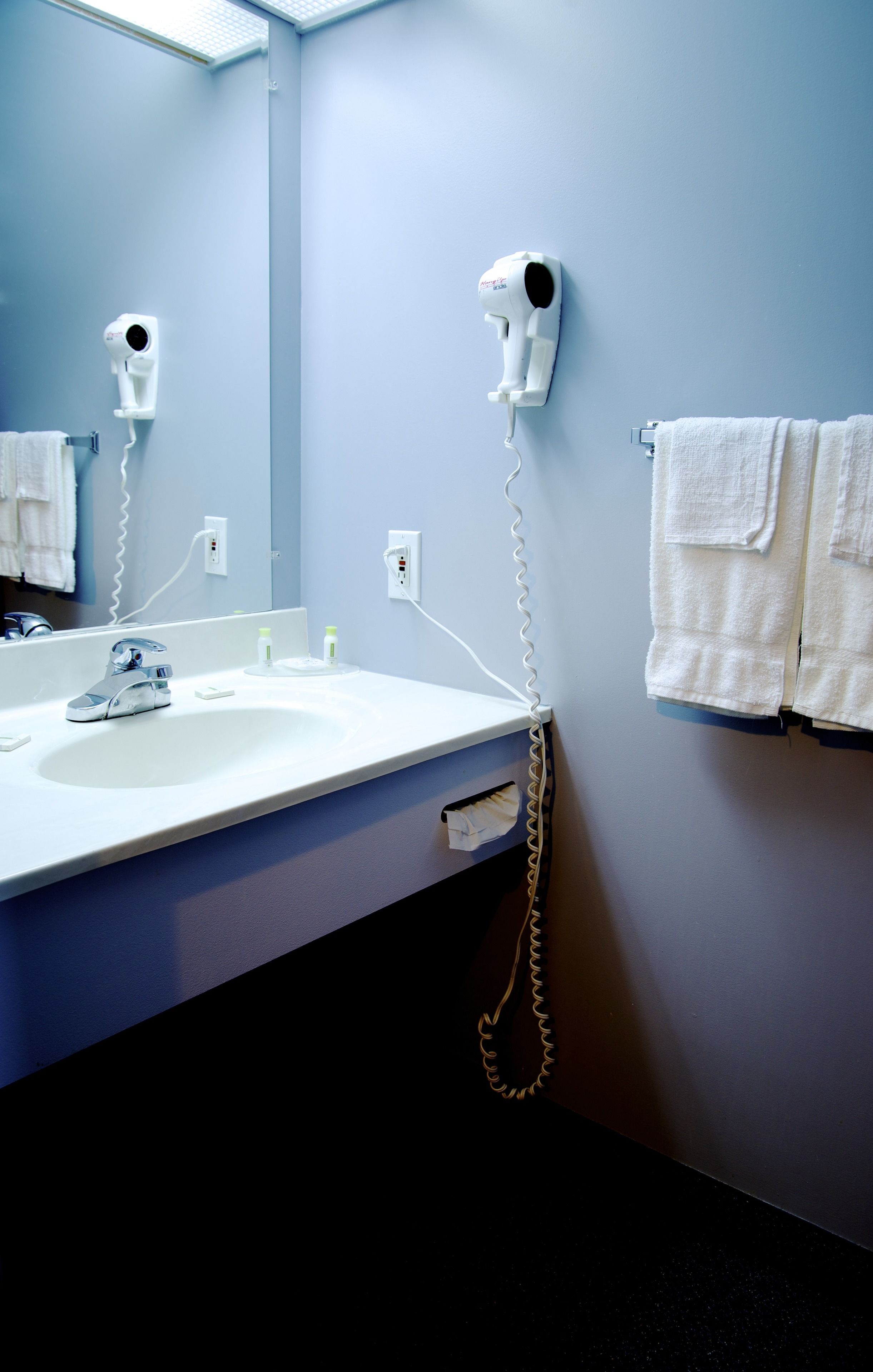 grand suite, 2 queen beds | bathroom | combined shower/bathtub, free toiletries, towels