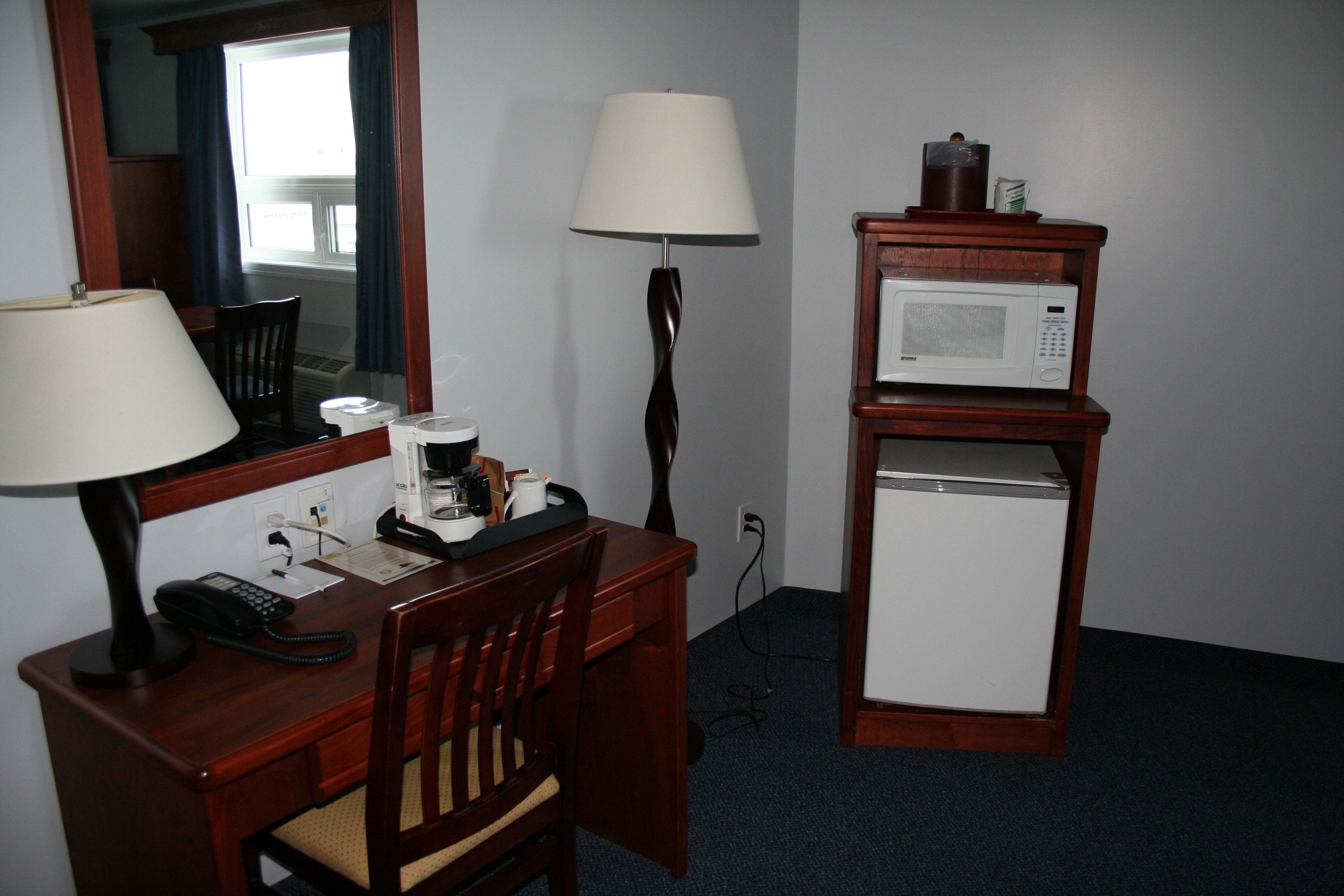 grand suite, 2 queen beds | in-room business centre