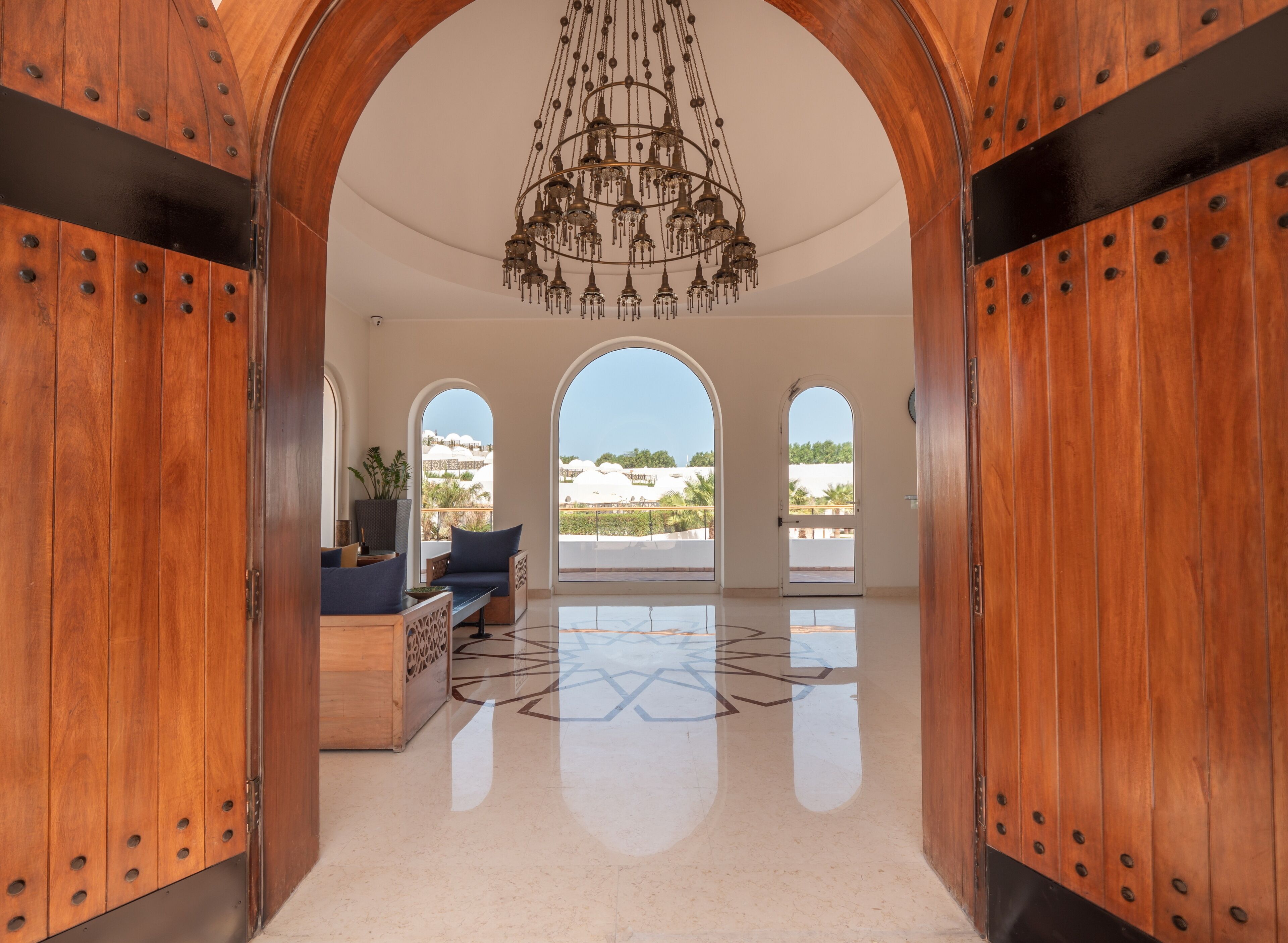 8 bars/lounges, swim-up bar, poolside bar, beach bar