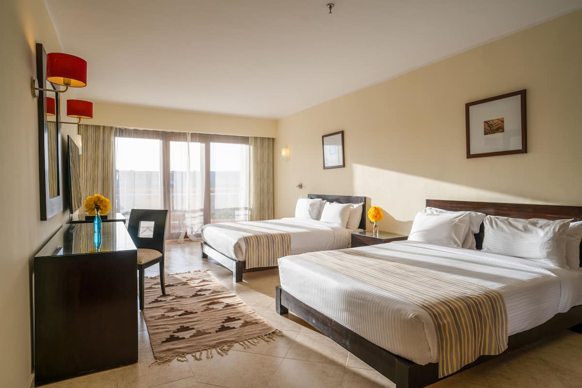 Junior Suite - West Bay (Adults Only) | 2 habitaciones y artículos del minibar gratis
