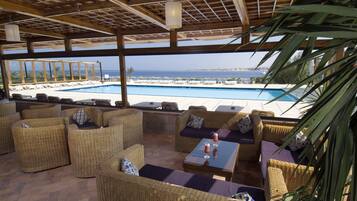 Poolside bar