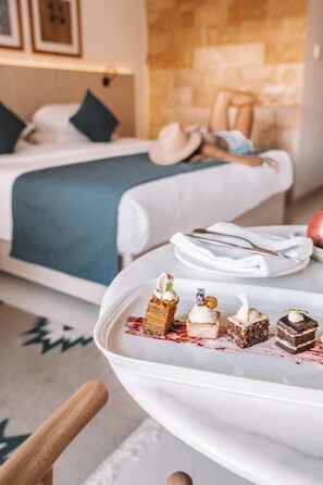Free minibar items, in-room safe, blackout drapes, iron/ironing board - Fort Arabesque Resort, Spa & Villas (Makadi Bay)