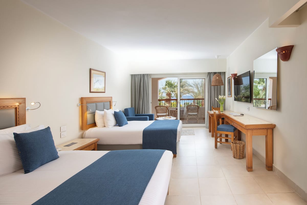 Grand Family Suite | Minibar (some free items), in-room safe, desk, blackout drapes