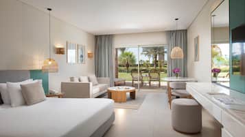 Comfort Room - West Bay (Adults Only) | 免费迷你吧物品、客房内保险箱、办公桌、遮光窗帘
