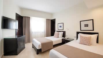 Apartemen, Beberapa Tempat Tidur, pemandangan laut (Apartment Suite) | Isi minibar gratis, brankas, meja kerja, dan tirai kedap cahaya