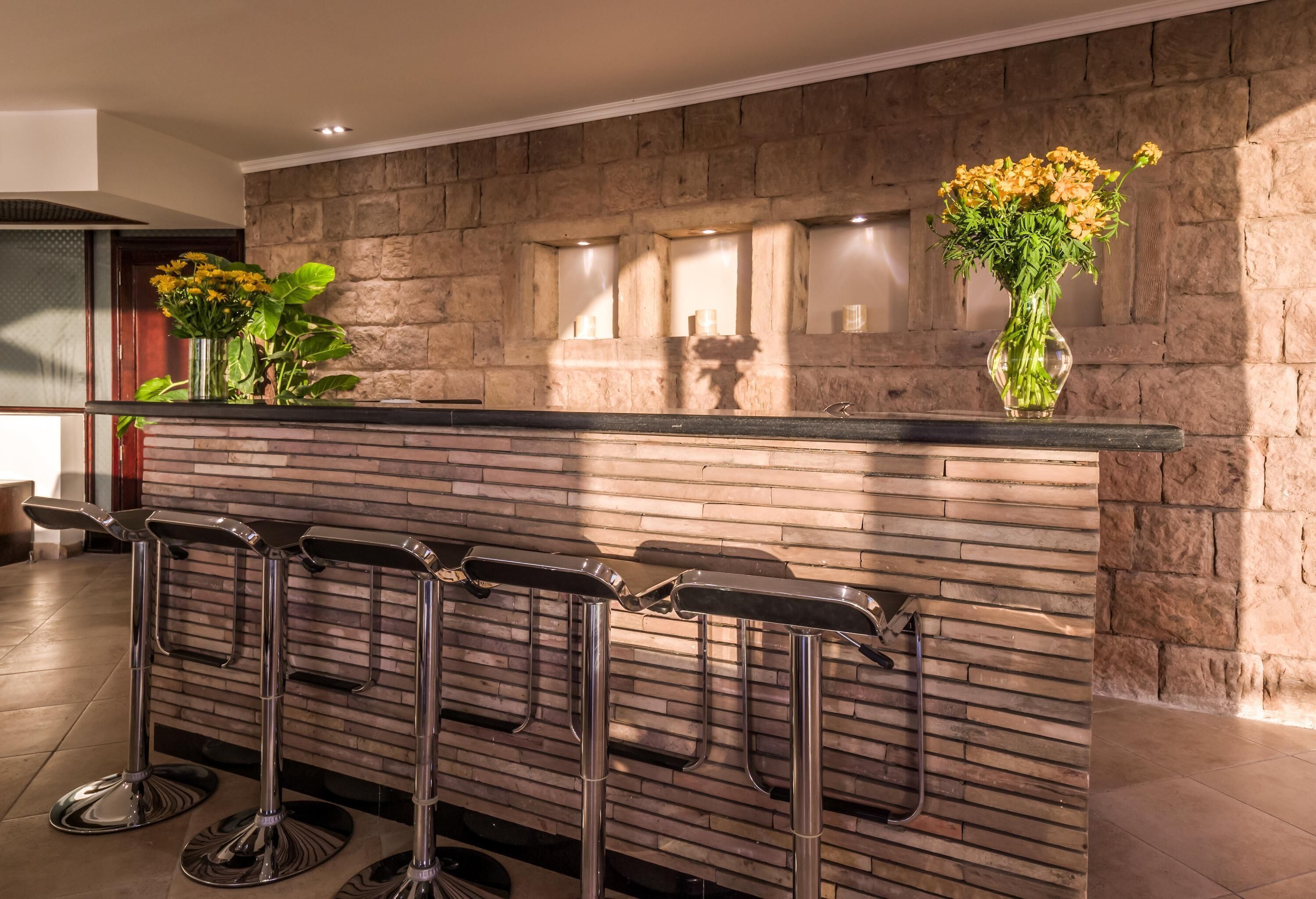 8 bars/lounges, swim-up bar, poolside bar, beach bar