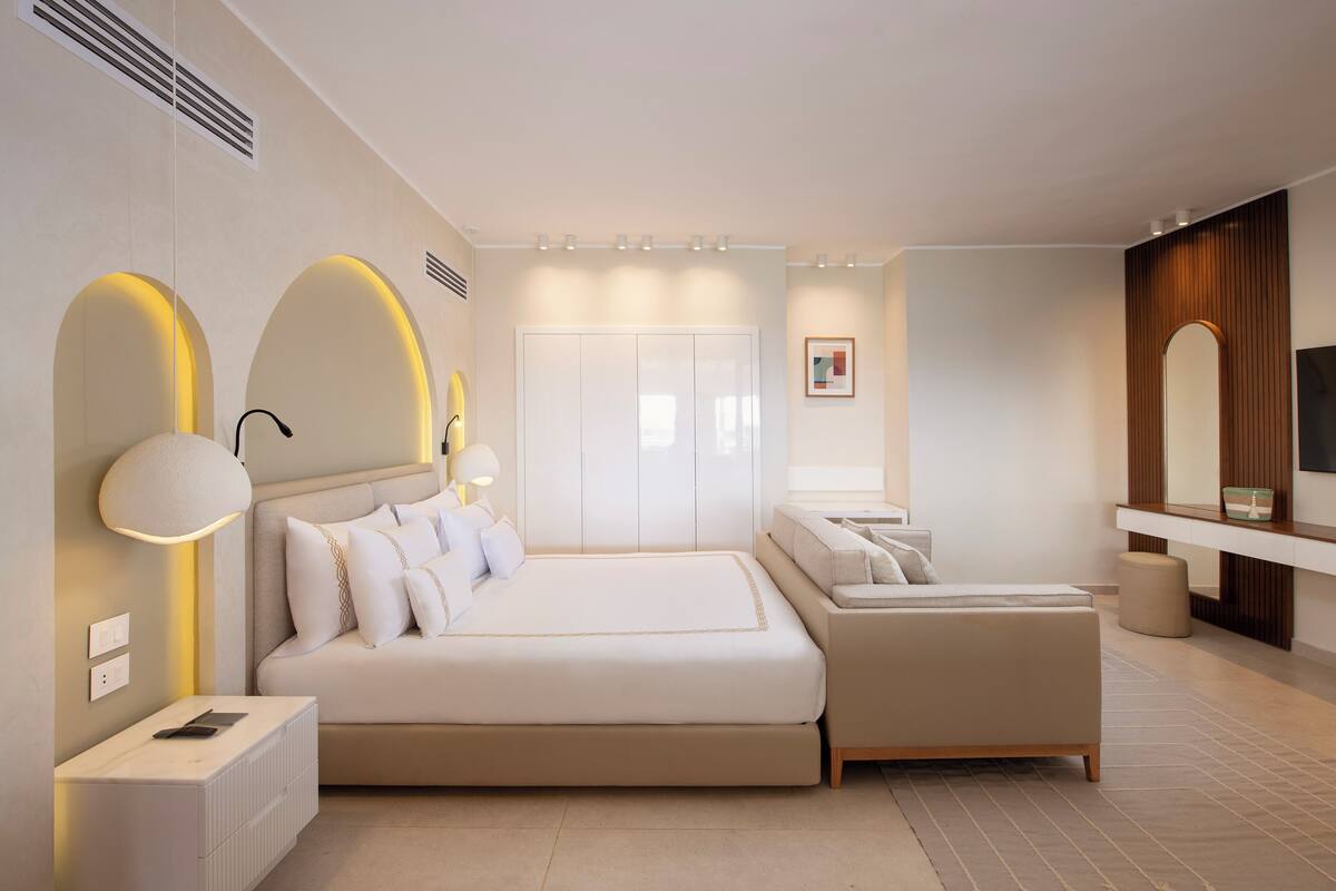 Presidential Suite, Sea View (Adults Only) | 무료 미니바 품목, 객실 내 금고, 책상, 암막 커튼