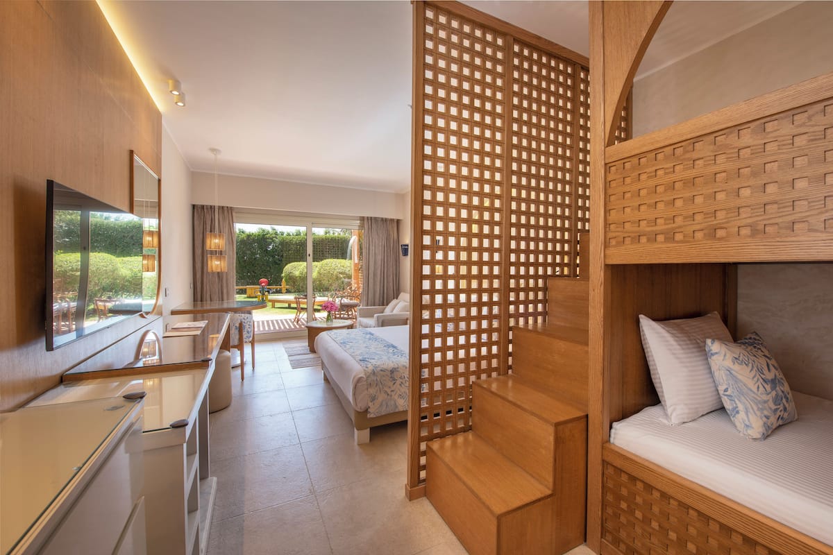 Deluxe Family Room | Minibar (some free items), in-room safe, desk, blackout drapes