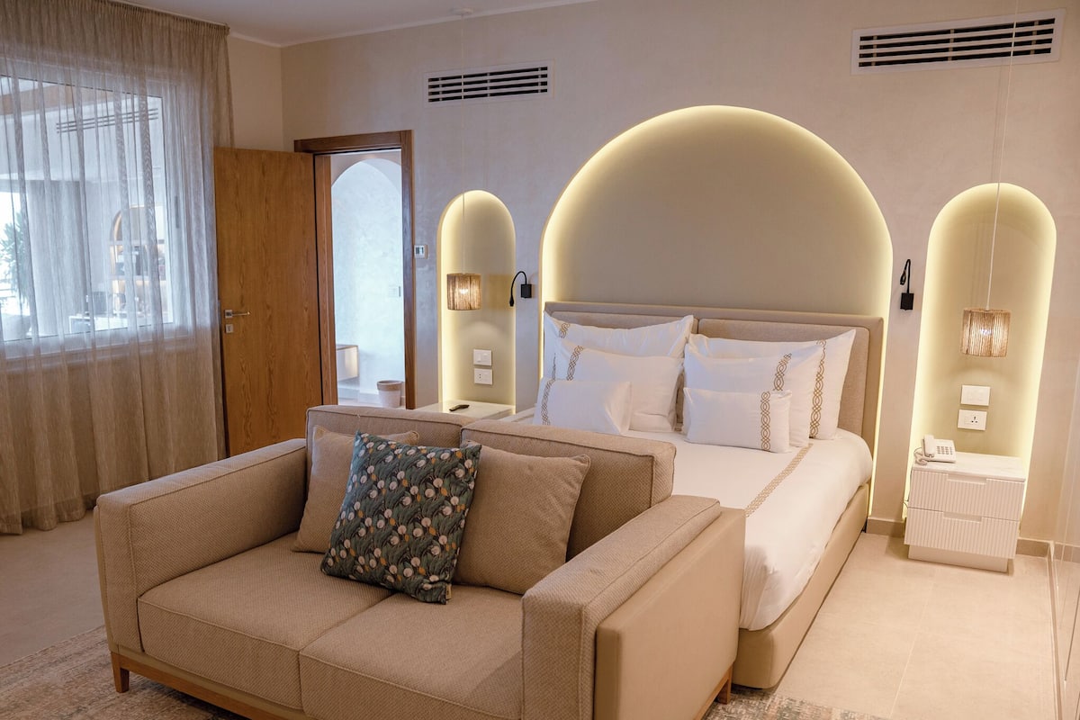 Presidential Suite, Sea View (Adults Only) | Baño | Regadera, regadera tipo lluvia, amenidades de baño gratuitas