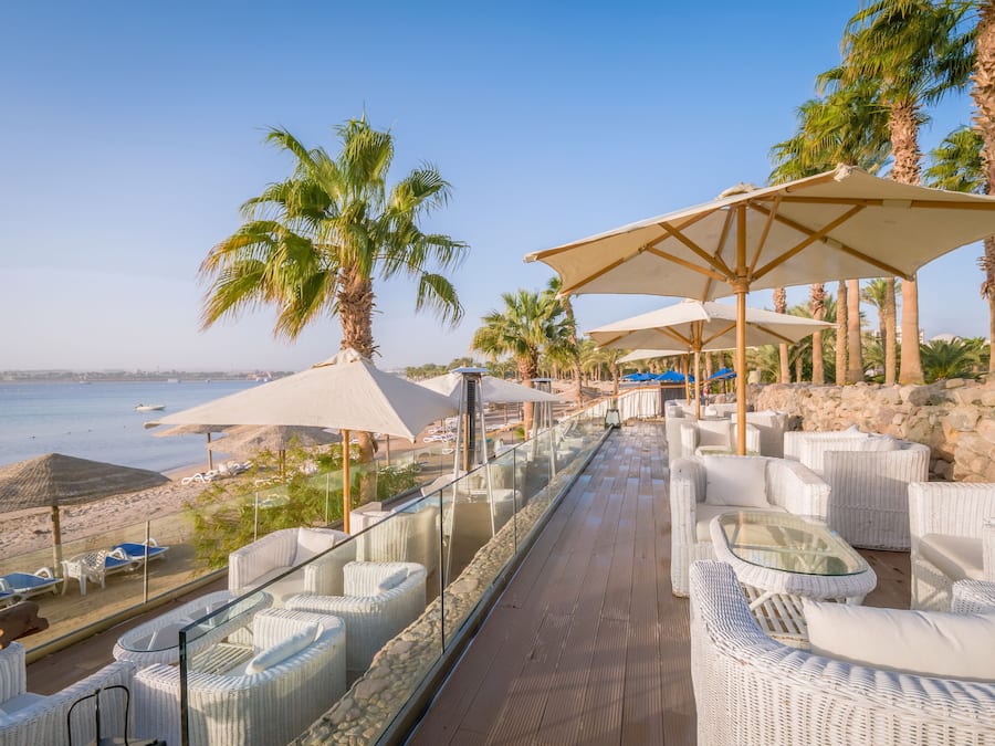 5 restaurants, lunch, dinner, brunch served; international cuisine