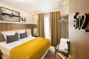 In-room safe, iron/ironing board, free WiFi, bed sheets - Hotel Eiffel Turenne (Paris)