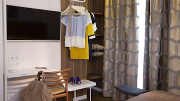 Elegance Room | 客房內保險箱、熨斗/熨衣板、免費無線上網、床單