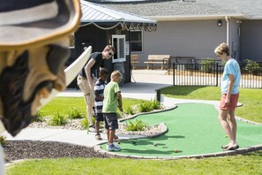 Mini-golf