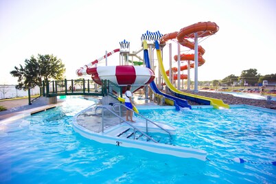 King's Pointe Waterpark Resort