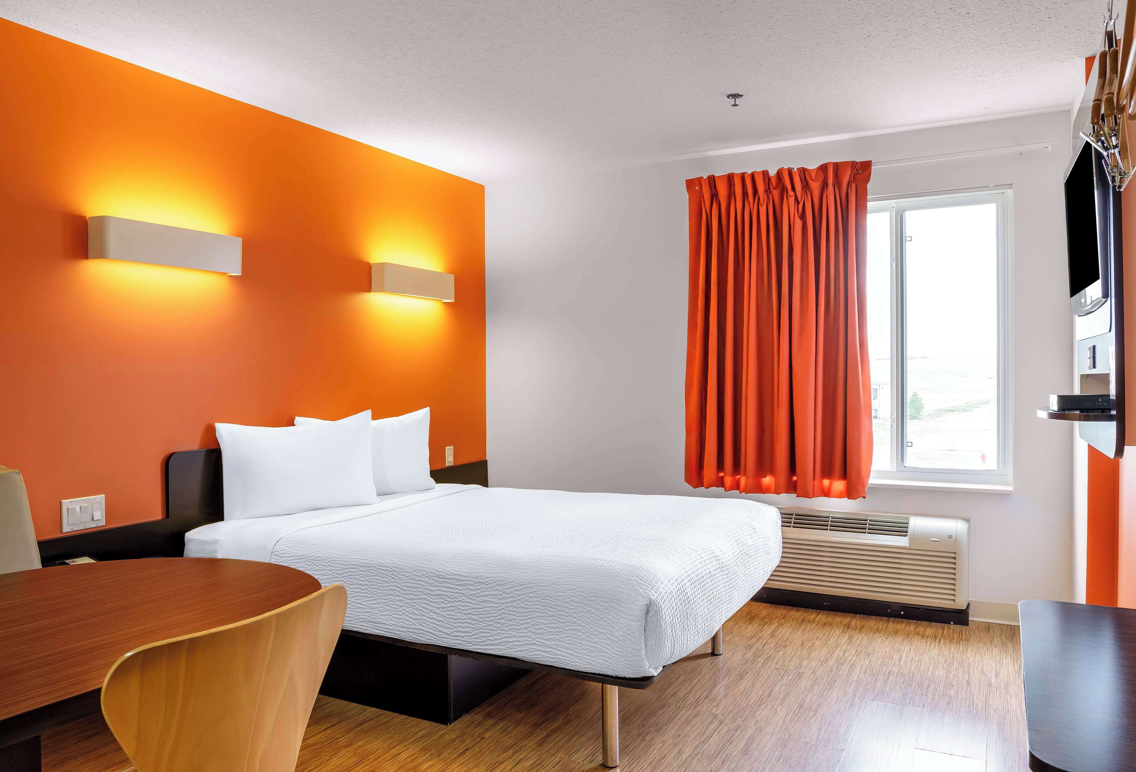 Desk, free WiFi, bed sheets