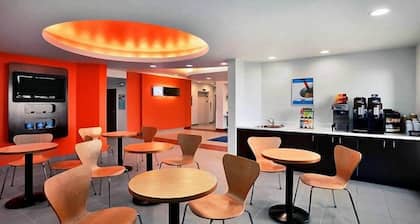 Motel 6 Swift Current, SK
