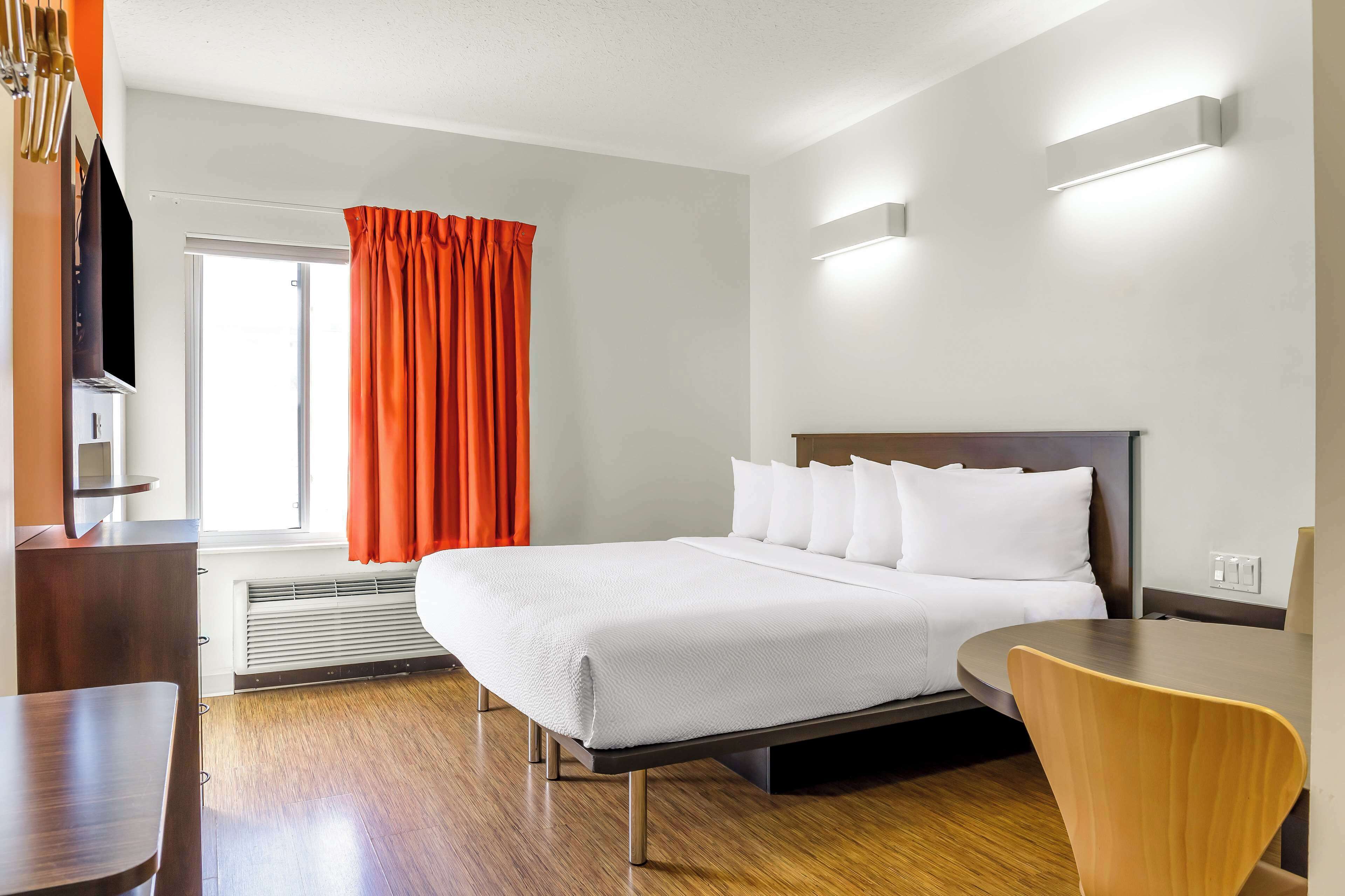 Desk, free WiFi, bed sheets