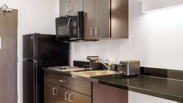 Kjøleskap og mikrobølgeovn