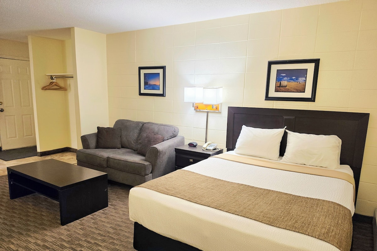 Standard Room, 1 Queen Bed