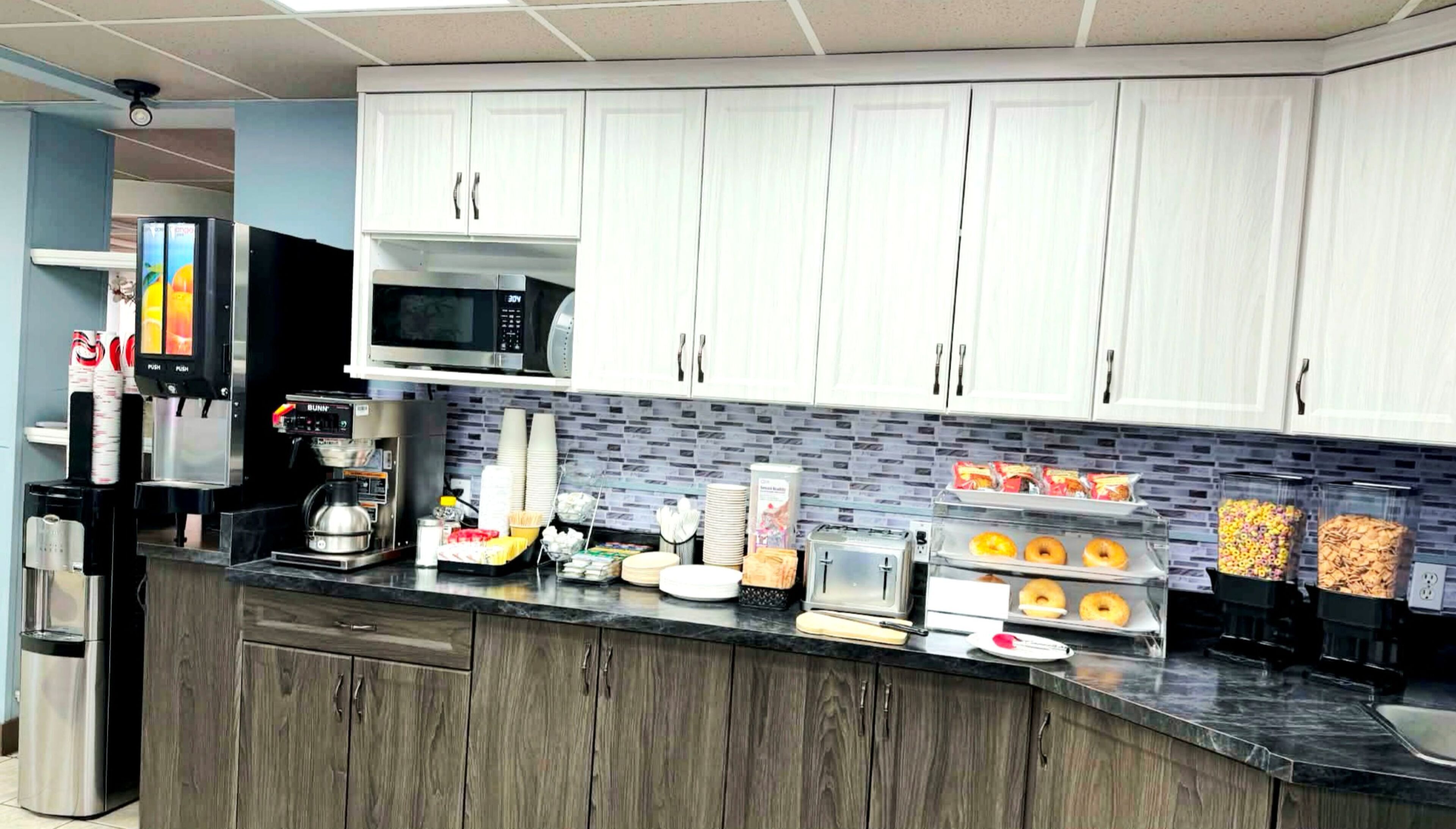 Free daily continental breakfast