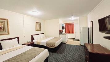 Habitació doble, 2 llits de matrimoni, cuina bàsica | Escriptori, habitacions insonoritzades i planxa i posts de planxar