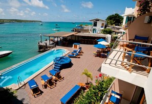 Outdoor pool, pool loungers