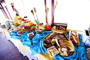 Tägliches inbegriffenes Frühstücksbuffet