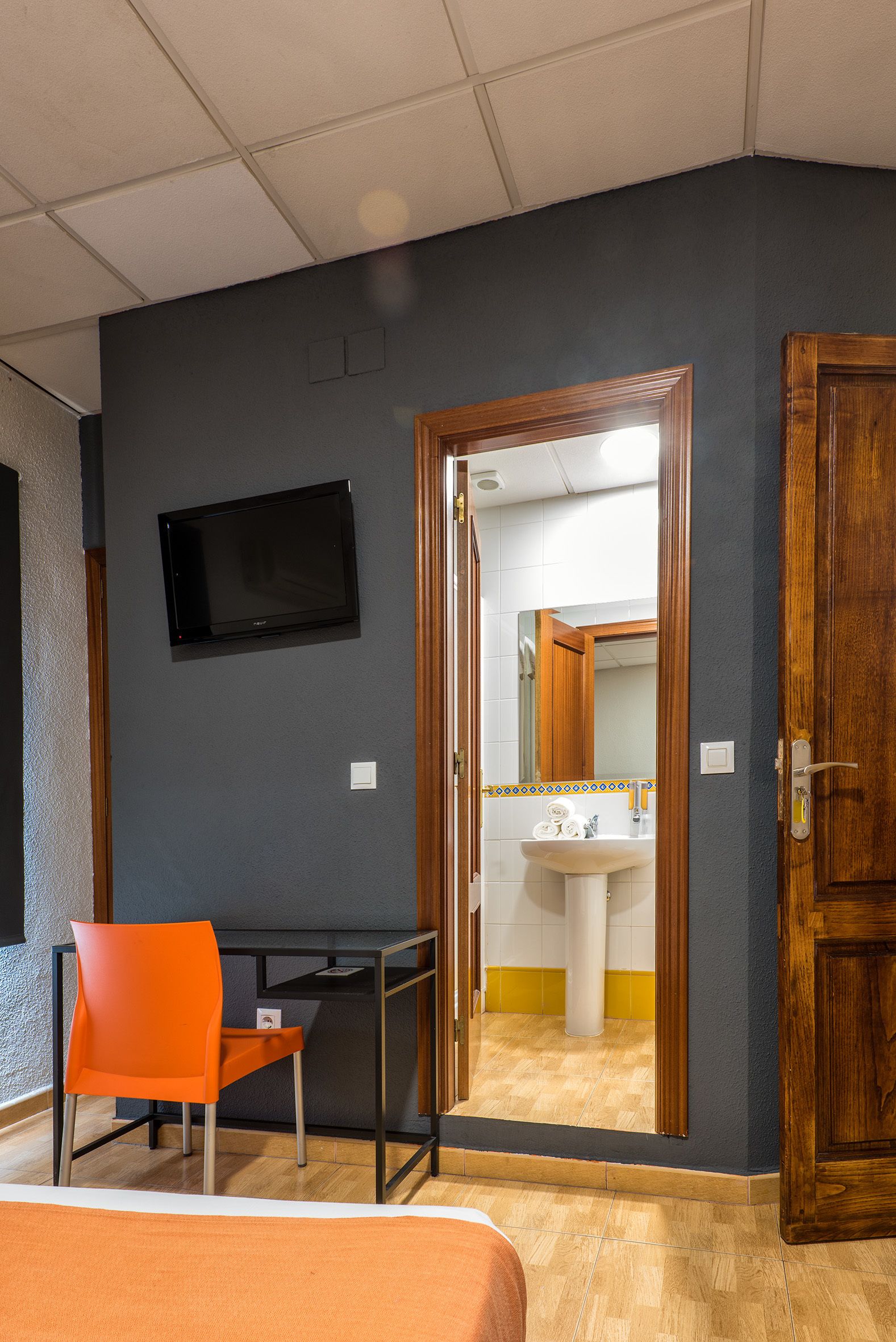 Triple Room | Bathroom | Shower, hair dryer, bidet, towels