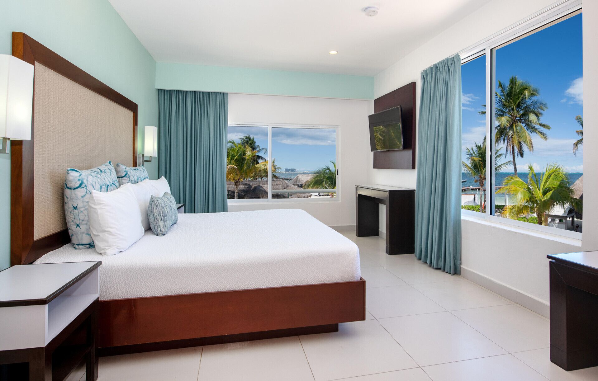 Minibar, in-room safe, individually decorated, blackout drapes